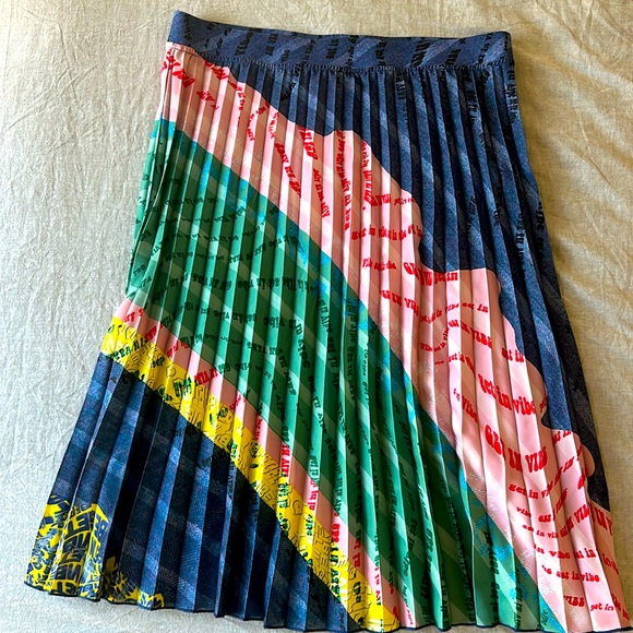Get Vibe Dresses & Skirts - NWT pleated Get Vibe skirt size xl/xxl